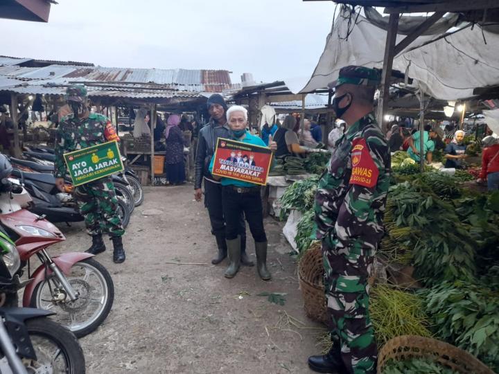Anggota Koramil 01/ Wonosobo Dampingi Kegiatan Gakplin Prokes dan Pam Suntik Vaksin